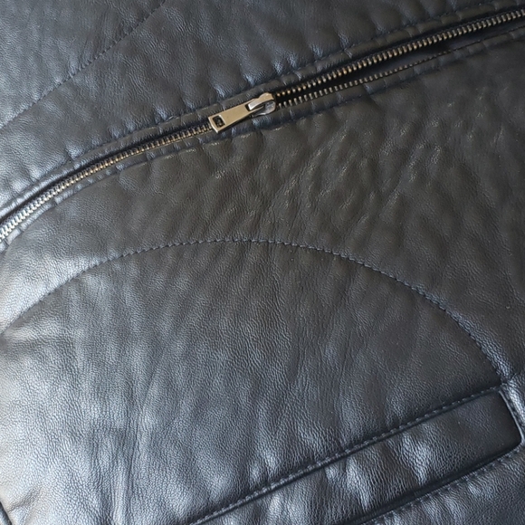 Faux leather 🏴 bomber style fall/winter coat - Picture 3 of 4